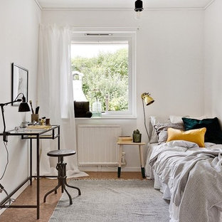 Imagen de habitación de invitados escandinava, sin chimenea, con paredes blancas, suelo de linóleo y suelo marrón