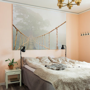 Modelo de dormitorio mediterráneo con parades naranjas