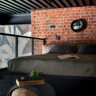 Esempio di una piccola camera da letto stile loft industriale con moquette, pavimento nero e pareti rosse