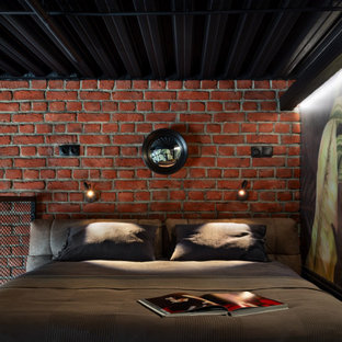 Foto de dormitorio tipo loft, urbano, pequeño, con paredes multicolor, moqueta y suelo negro