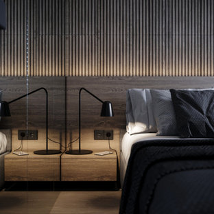 Ejemplo de dormitorio principal, contemporáneo, pequeño, con paredes beige, suelo de madera en tonos medios y suelo beige