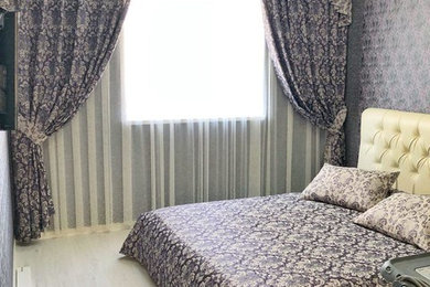 他の地域にある小さなトラディショナルスタイルのおしゃれな寝室のインテリア