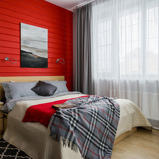Immagine di una camera da letto chic con pareti rosse e parquet chiaro