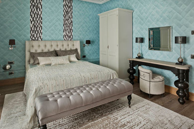 Esempio di una camera matrimoniale classica con pareti blu e moquette