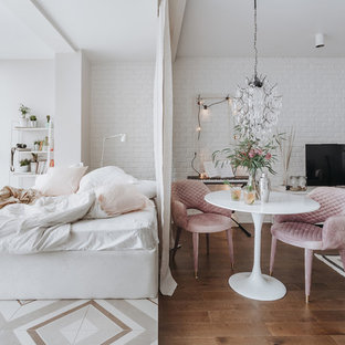 Foto de dormitorio principal, escandinavo, pequeño, sin chimenea, con paredes blancas y suelo multicolor