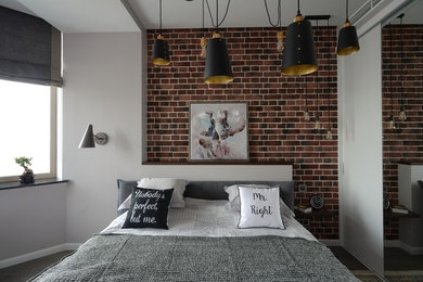 На фото: хозяйская спальня среднего размера в современном стиле с серыми стенами, деревянным полом и коричневым полом без камина