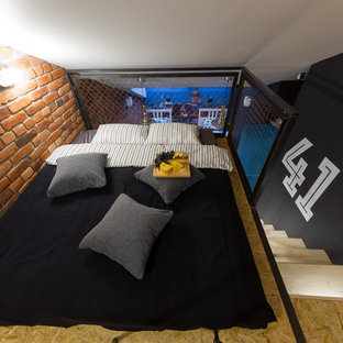 Foto de dormitorio tipo loft, urbano, con paredes negras