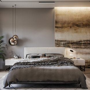 Diseño de dormitorio principal, actual, de tamaño medio, con paredes grises, suelo de madera en tonos medios y suelo beige