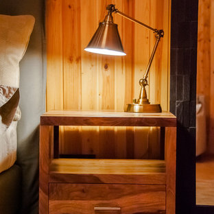 Ejemplo de dormitorio principal, contemporáneo, extra grande, sin chimenea, con paredes beige, suelo de madera pintada y suelo beige