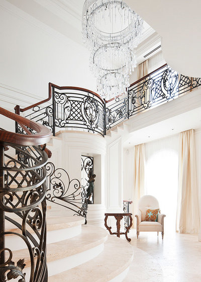 American Traditional Staircase by STUDIOMINT Architecture & Interiors