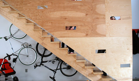 Шаг за шагом: 14 вариантов оформления пространства под лестницей