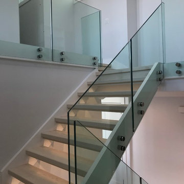 13/16" Tempered Laminated Glass Staircase