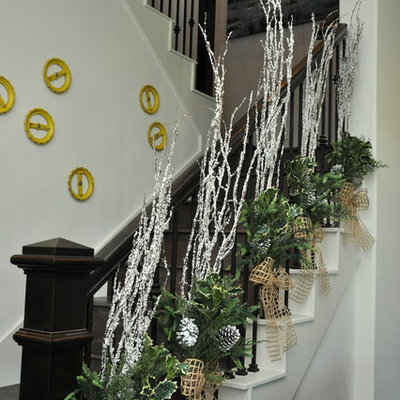 Example of an eclectic staircase design in Houston