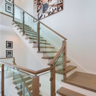 Staircase - contemporary staircase idea in Miami