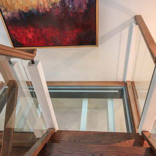 Ispirazione per un'ampia scala sospesa design con pedata in vetro, nessuna alzata e parapetto in vetro