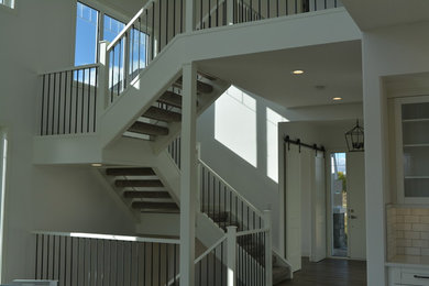 Идея дизайна: лестница в стиле неоклассика (современная классика)