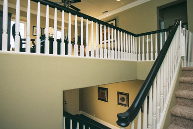 Staircase - contemporary staircase idea in Los Angeles