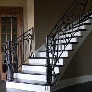 Immagine di una grande scala eclettica