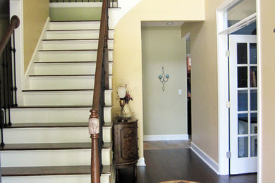 Staircase - traditional staircase idea in Jacksonville