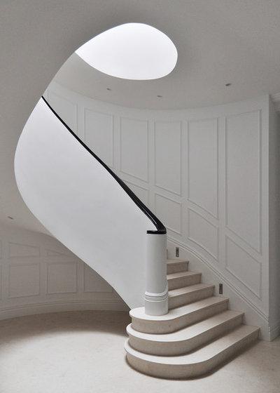 Klassisch modern Treppen by Intrim Group Pty Ltd