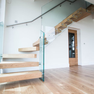 Minimalist staircase photo in London
