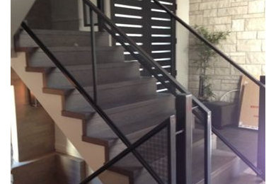 バンクーバーにあるコンテンポラリースタイルのおしゃれな階段の写真