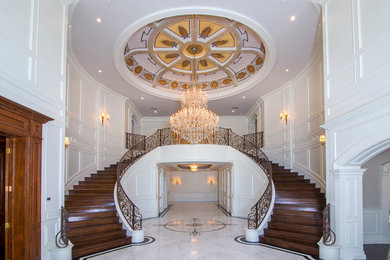 Example of a huge classic staircase design in Los Angeles