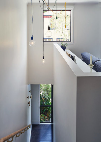 Contemporary Staircase by Shinton*Chang