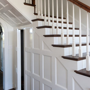 Example of a mid-sized classic staircase design in Dallas