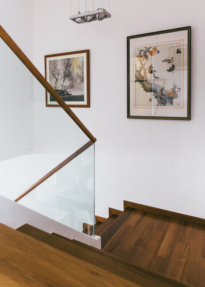 Asian Staircase by Schemacraft Interiors Pte Ltd