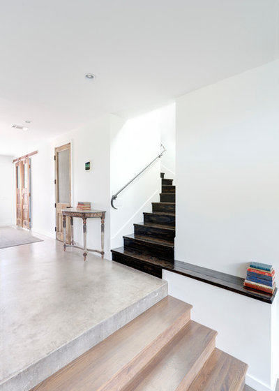 Contemporary Staircase by Restructure Studio