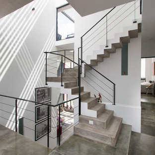 Schwebende Moderne Betontreppe mit Beton-Setzstufen in Sonstige
