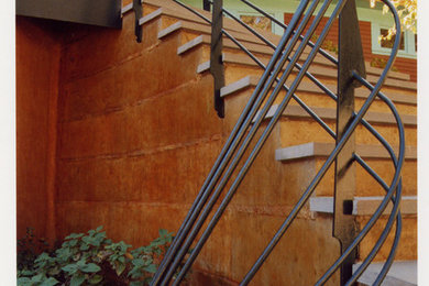 バーリントンにあるトラディショナルスタイルのおしゃれな階段の写真