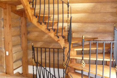 Example of a mountain style staircase design in Montreal