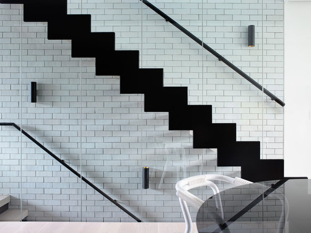 Contemporary Staircase by Mim Design
