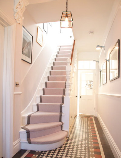 Contemporary Staircase by Convert Construction Ltd