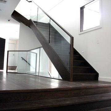 Closed stair with insert glass balustrade