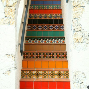 Foto di una scala a rampa dritta boho chic con alzata piastrellata e pedata in terracotta