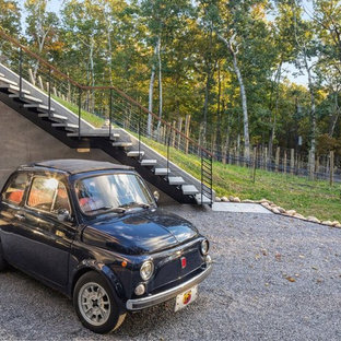 Foto di una grande scala sospesa contemporanea con pedata in ardesia, nessuna alzata e parapetto in cavi