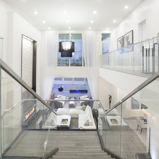 Imagen de escalera en L, actual, grande