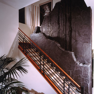 Modelo de escalera recta, de estilo zen, extra grande, con escalones de mármol, contrahuellas de mármol y barandilla de varios materiales