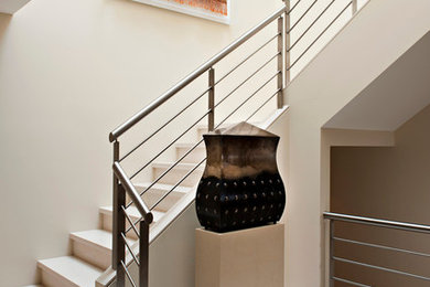 На фото: лестница в современном стиле с