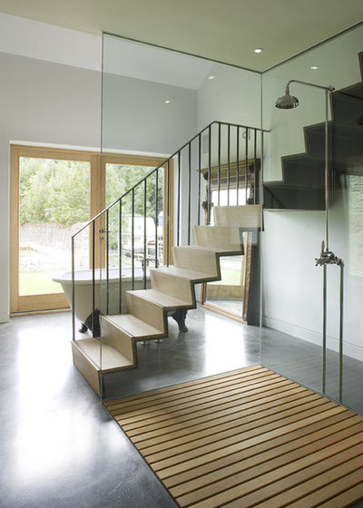 Contemporary Staircase by Studioloop Ltd.