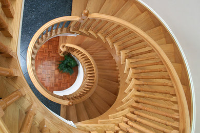 Example of an arts and crafts staircase design in Toronto