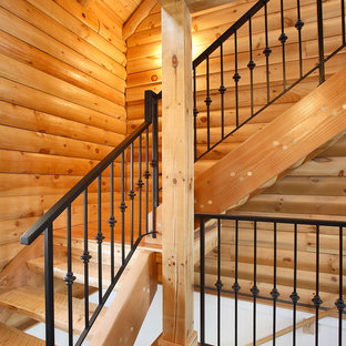 Cette photo montre un escalier sans contremarche montagne en L de taille moyenne avec des marches en bois.