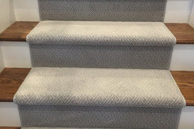 Diseño de escalera recta contemporánea