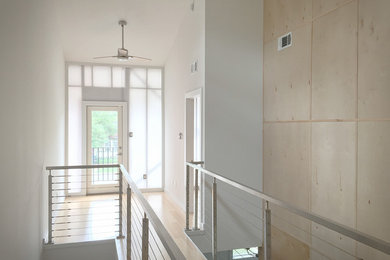Example of a minimalist cable railing staircase design