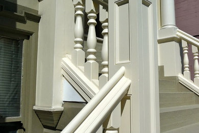 На фото: угловая бетонная лестница среднего размера в классическом стиле с бетонными ступенями