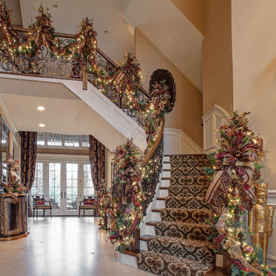 Elegant wooden staircase photo in Chicago