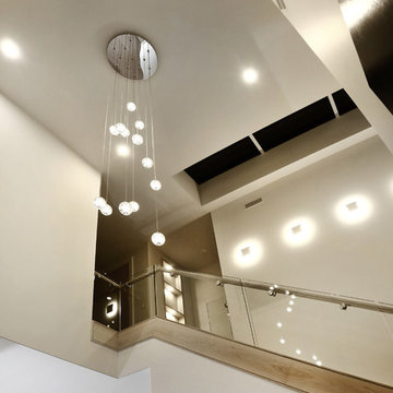 Frameless Clear Tempered Glass Panels and Ceiling Drop Down Pendant